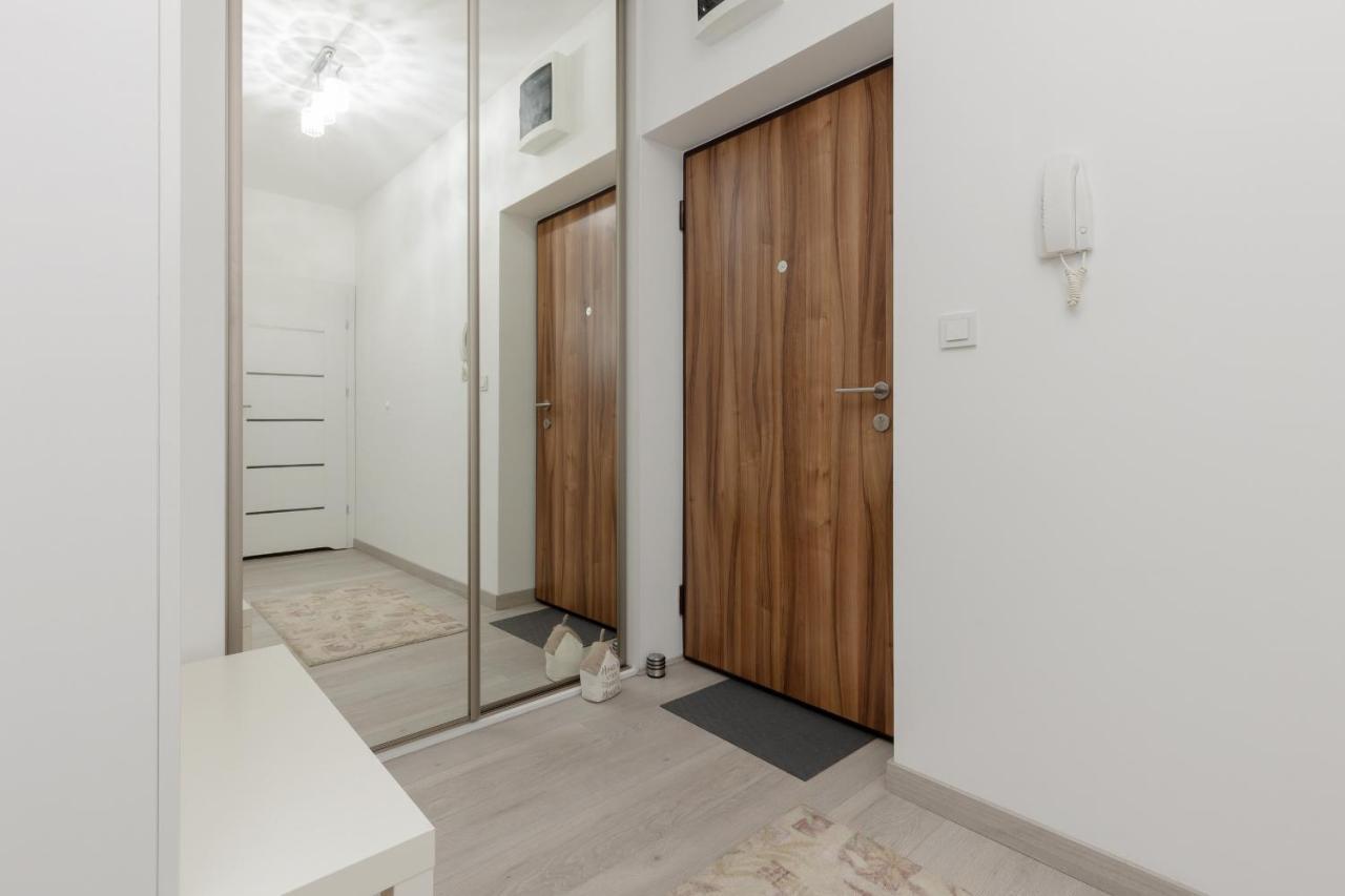 Cozy Apartment With Parking Bakalarska By Noclegi Renters Varsó Kültér fotó