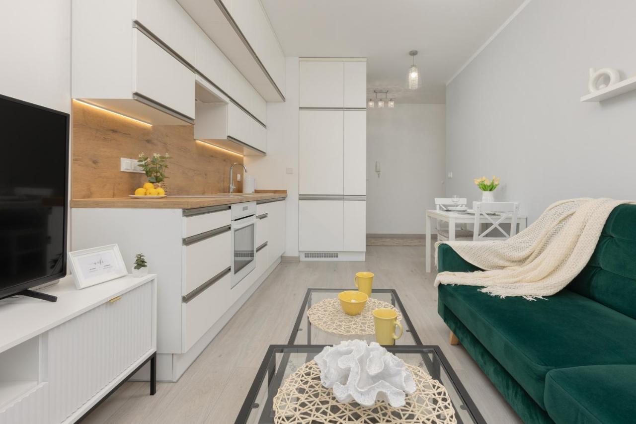 Cozy Apartment With Parking Bakalarska By Noclegi Renters Varsó Kültér fotó