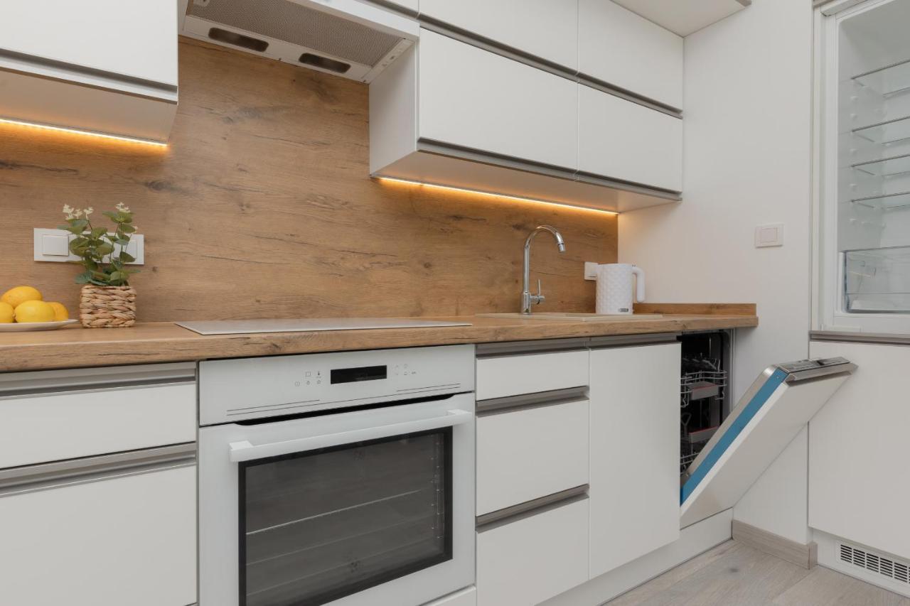 Cozy Apartment With Parking Bakalarska By Noclegi Renters Varsó Kültér fotó