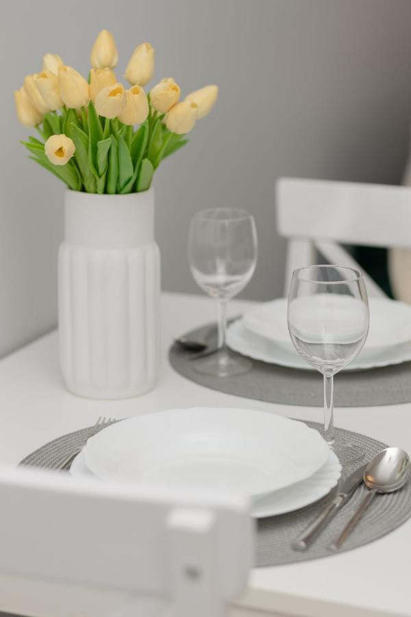 Cozy Apartment With Parking Bakalarska By Noclegi Renters Varsó Kültér fotó