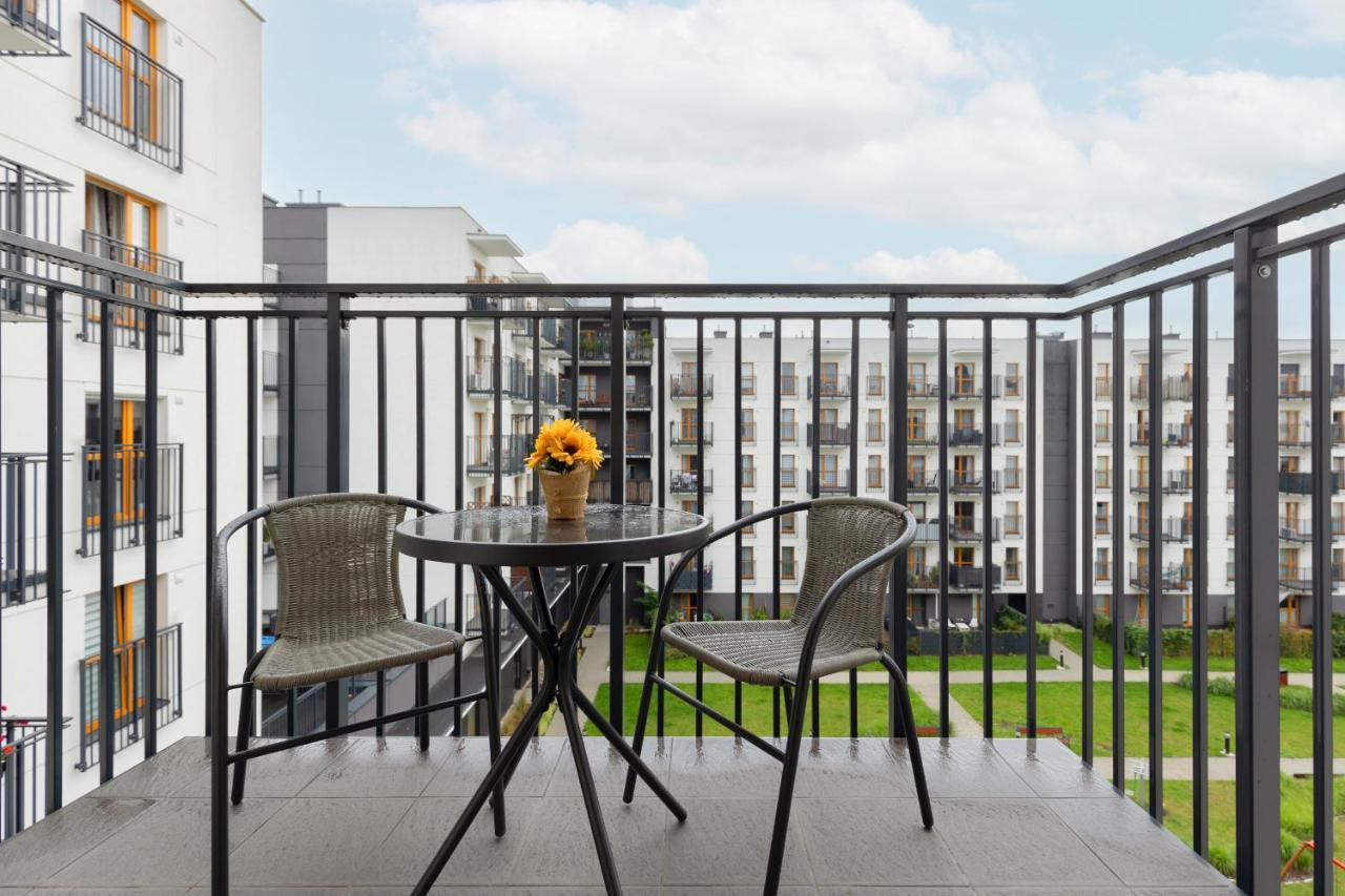 Cozy Apartment With Parking Bakalarska By Noclegi Renters Varsó Kültér fotó