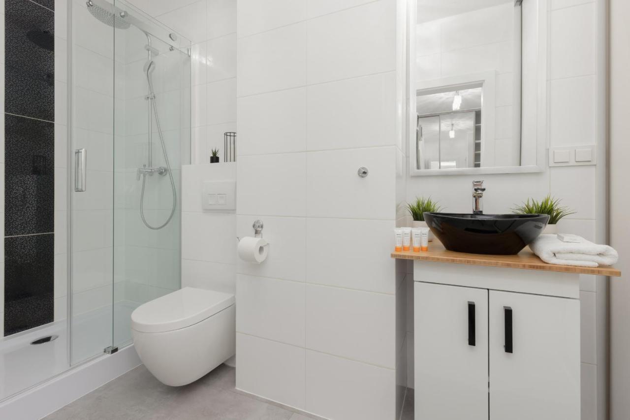 Cozy Apartment With Parking Bakalarska By Noclegi Renters Varsó Kültér fotó